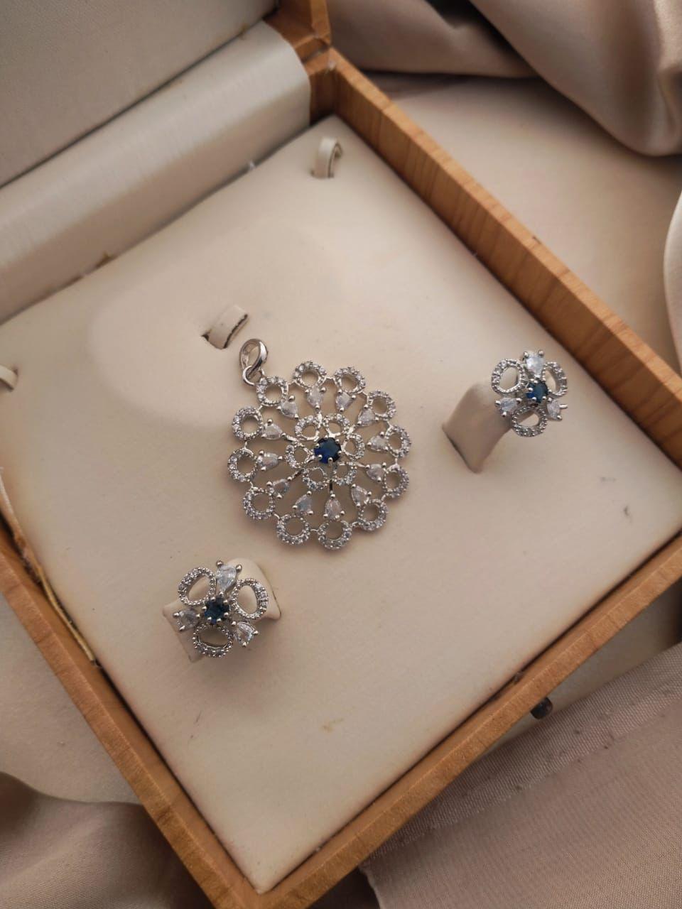 Three piece flower set