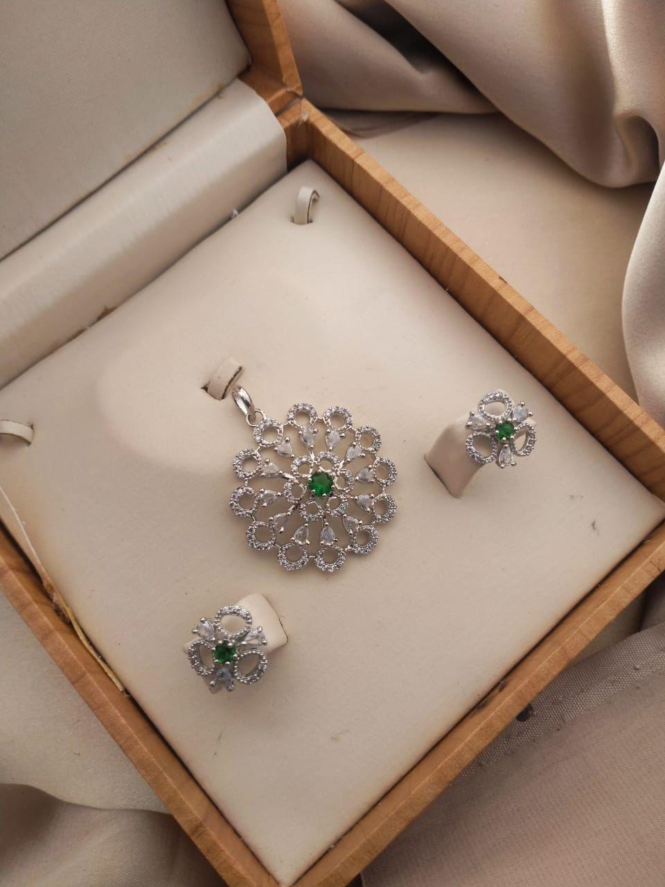 Three piece flower set