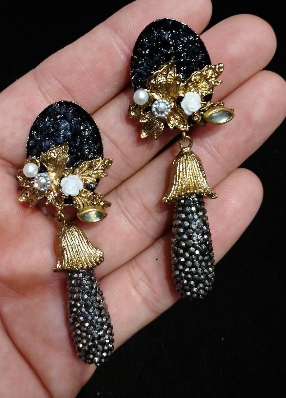 Flower drop earrings