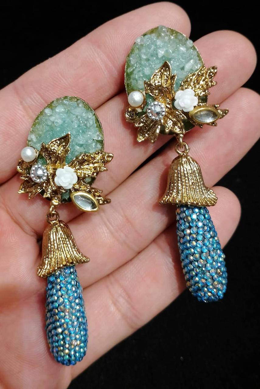 Flower drop earrings