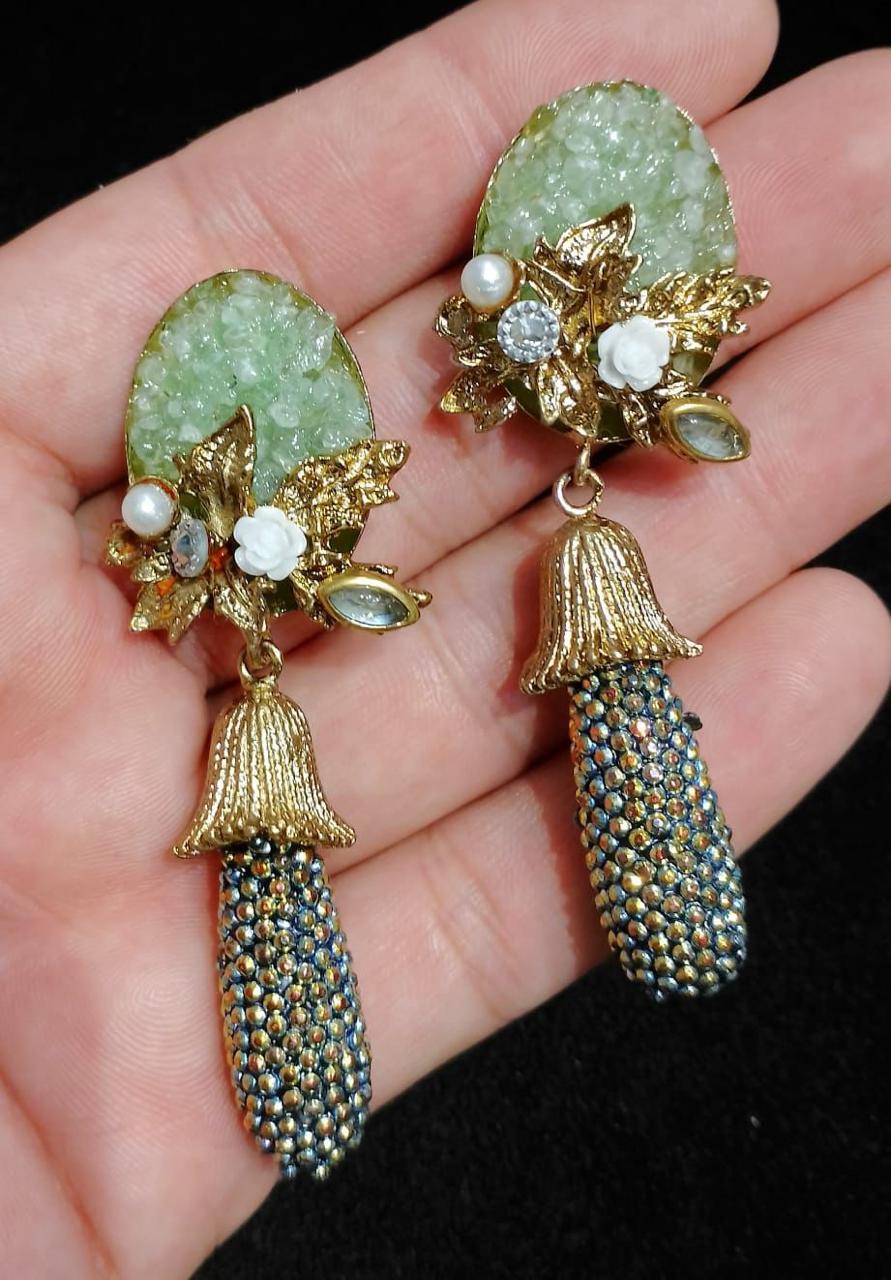 Flower drop earrings