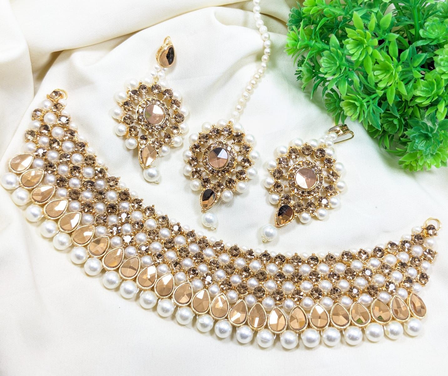 Stylish farshi kundan chokar set