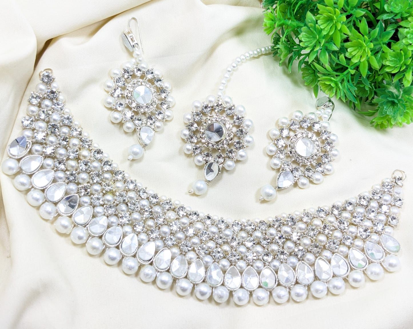 Stylish farshi kundan chokar set