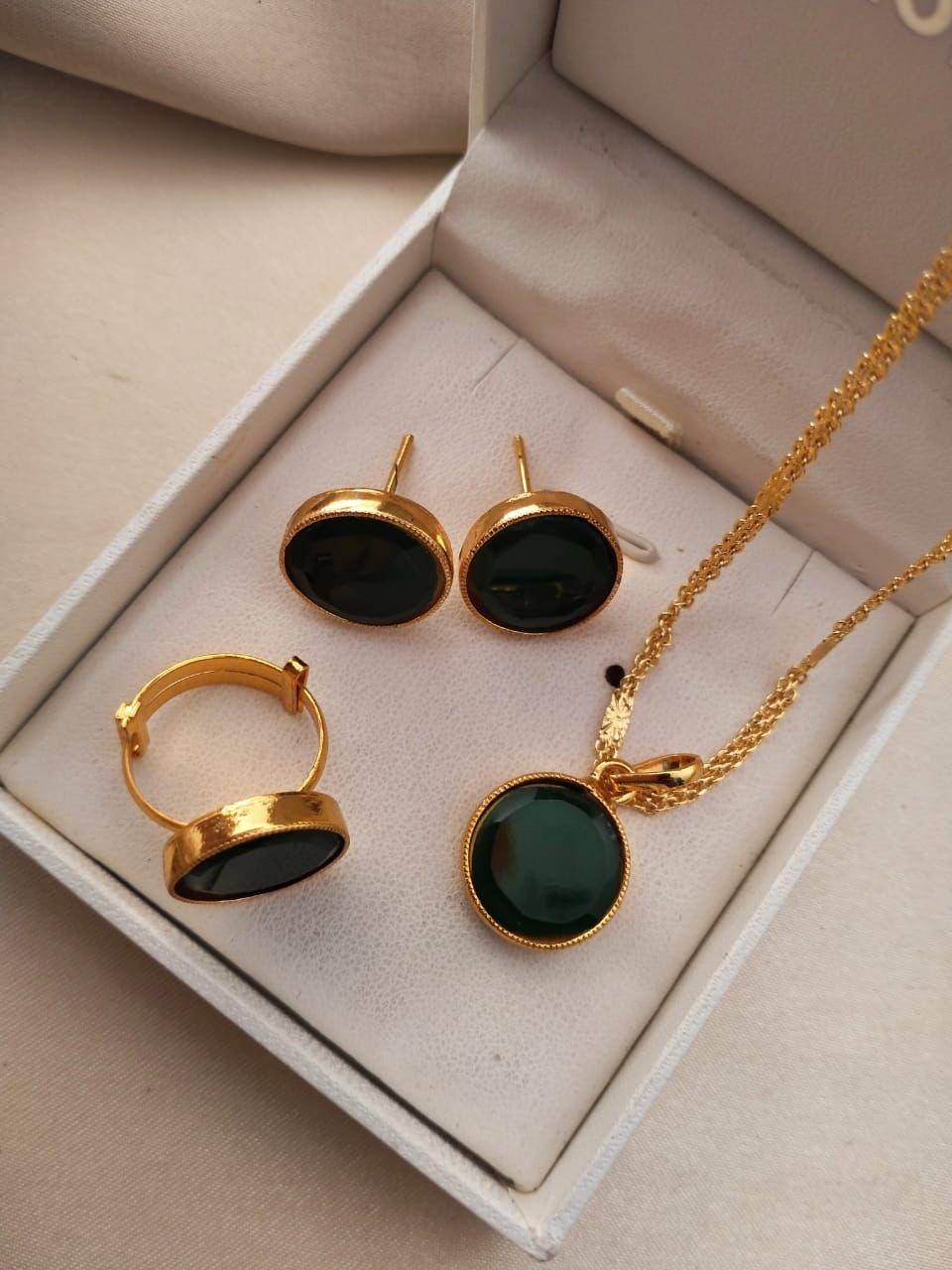 Set with ring