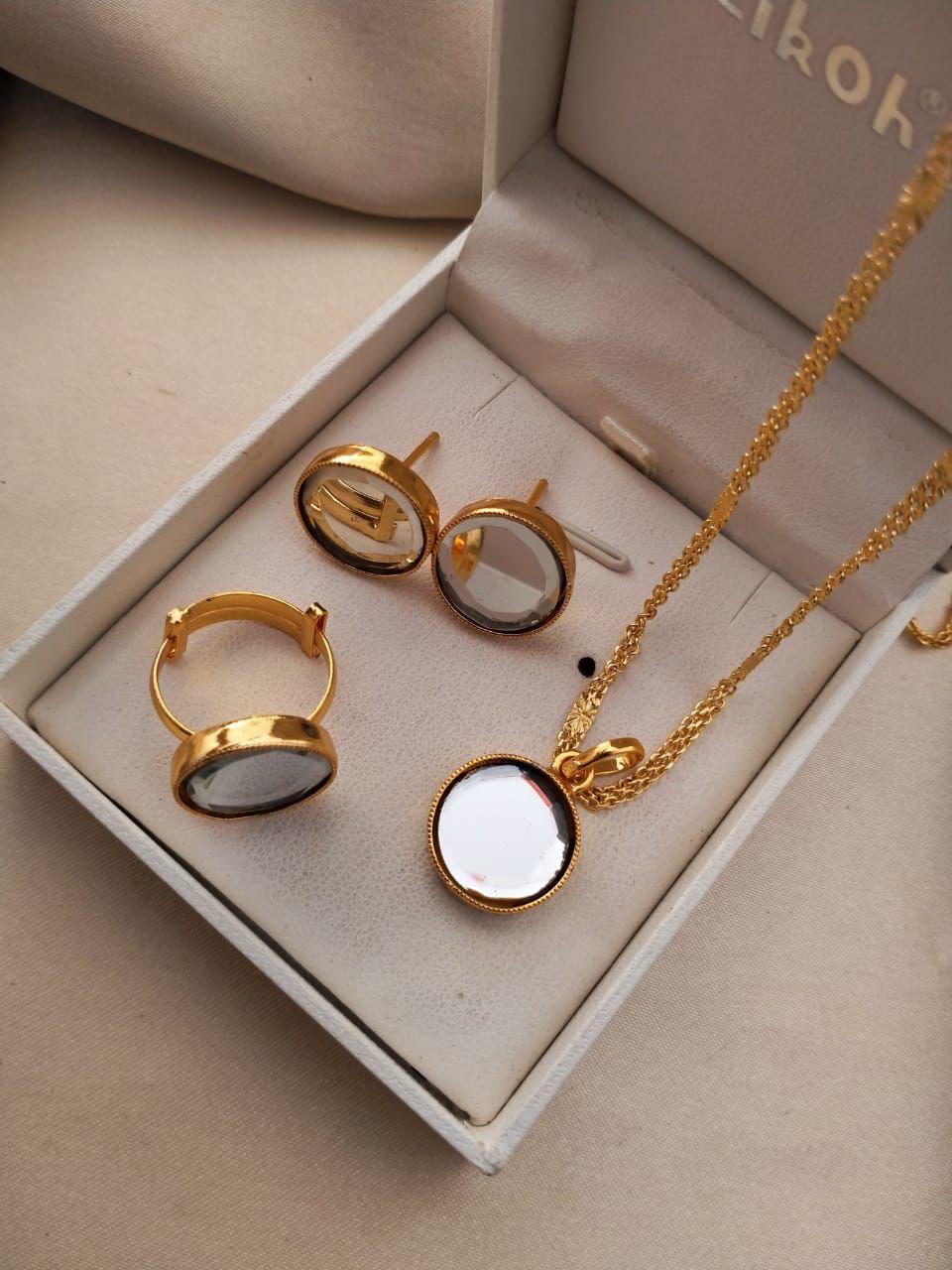 Set with ring