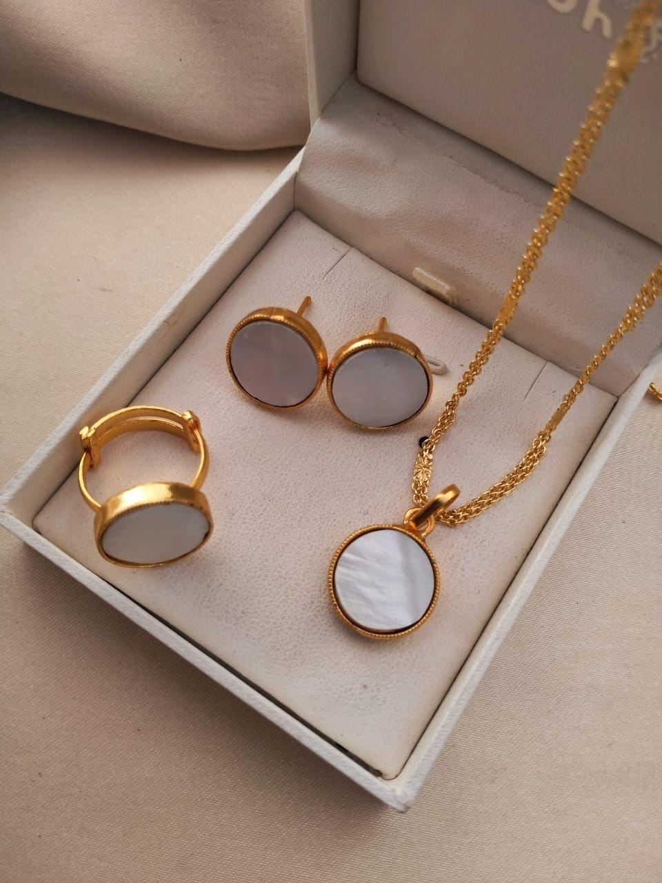 Set with ring