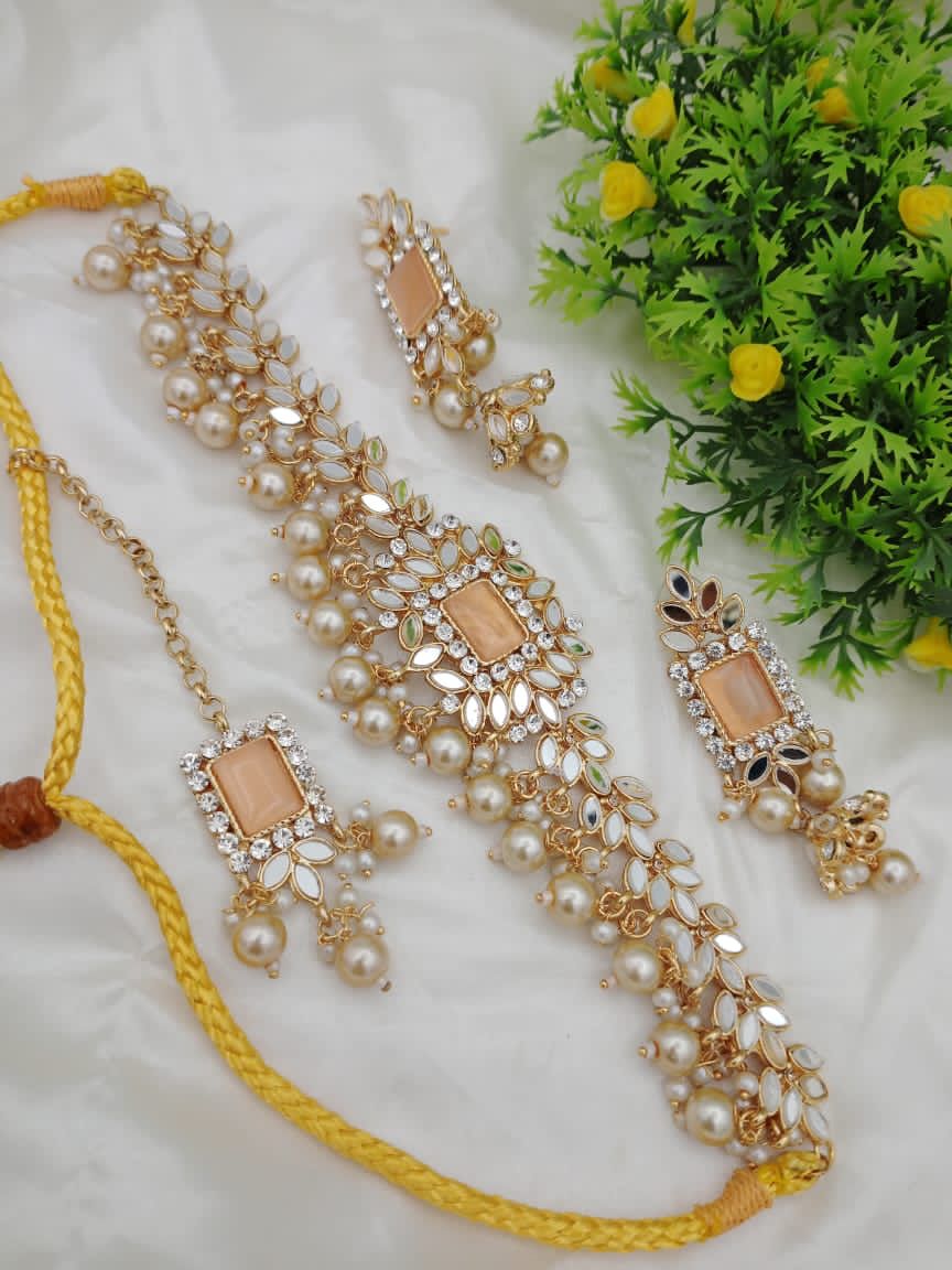 Chokar Neckles with Bunda Tikka