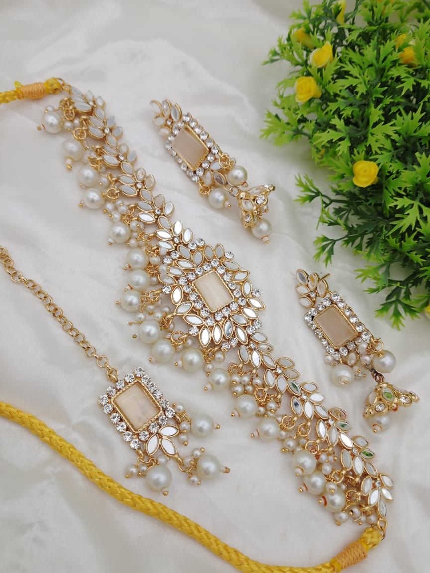 Chokar Neckles with Bunda Tikka