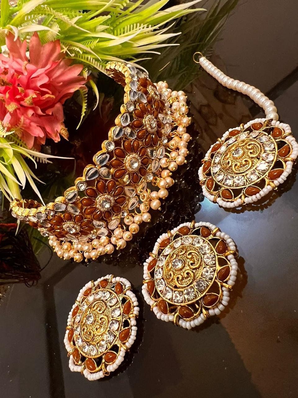 Kundan Chokar Set