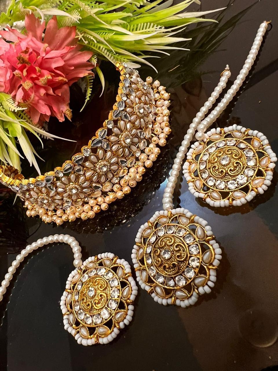 Kundan Chokar Set