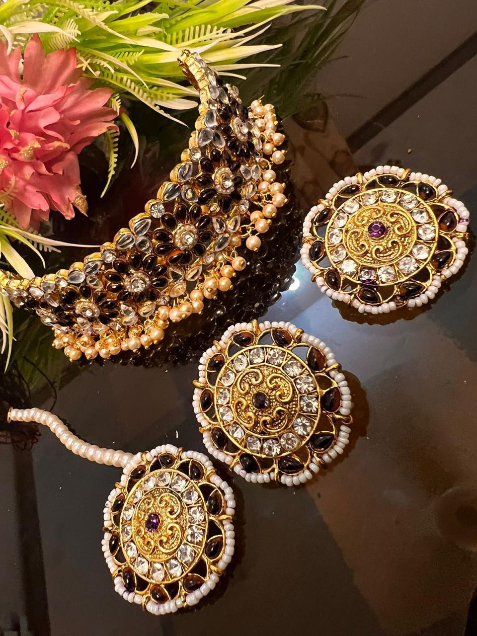 Kundan Chokar Set