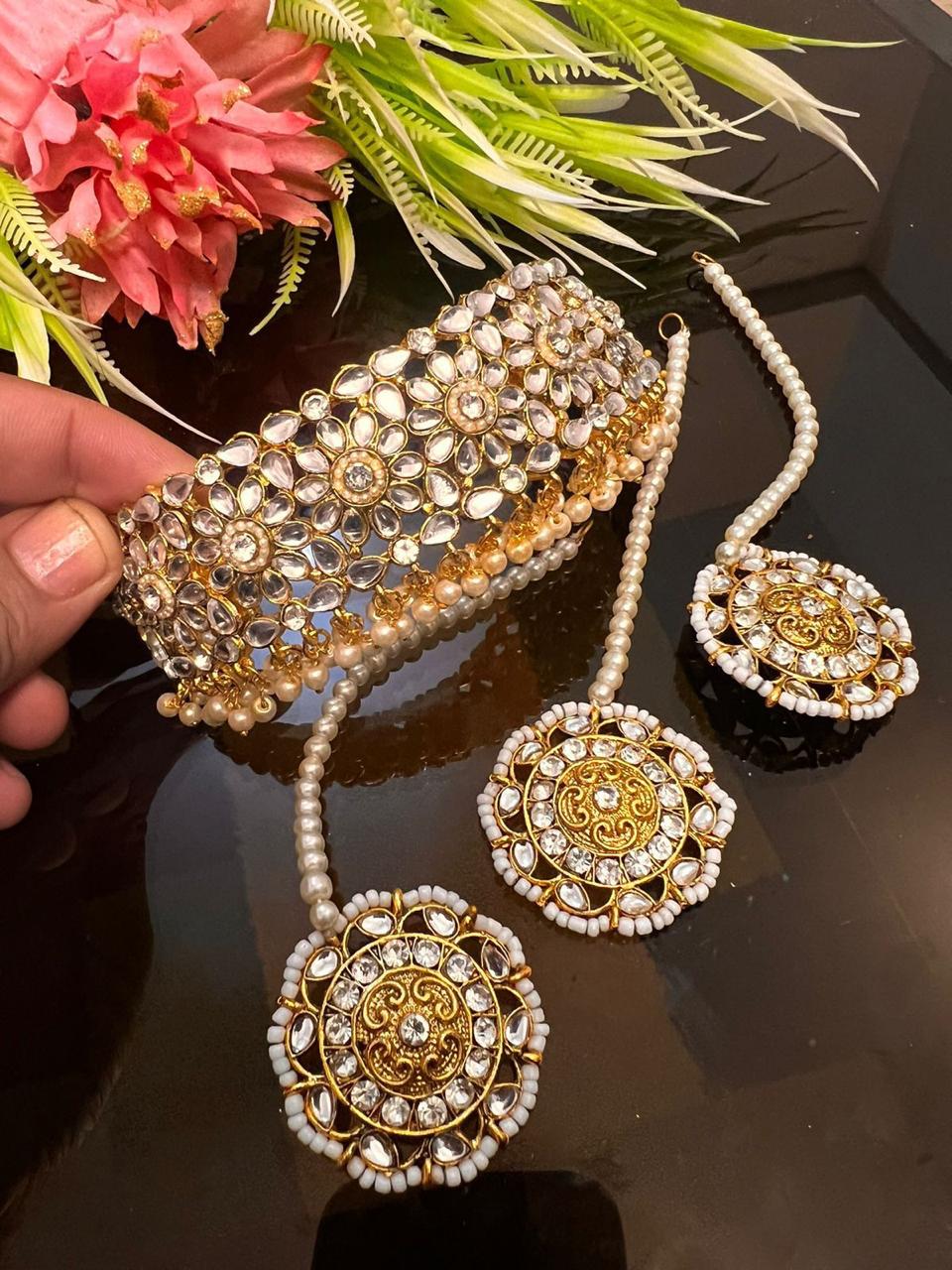 Kundan Chokar Set