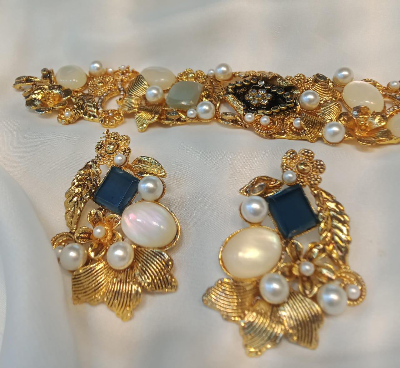 Classic Cokar Set