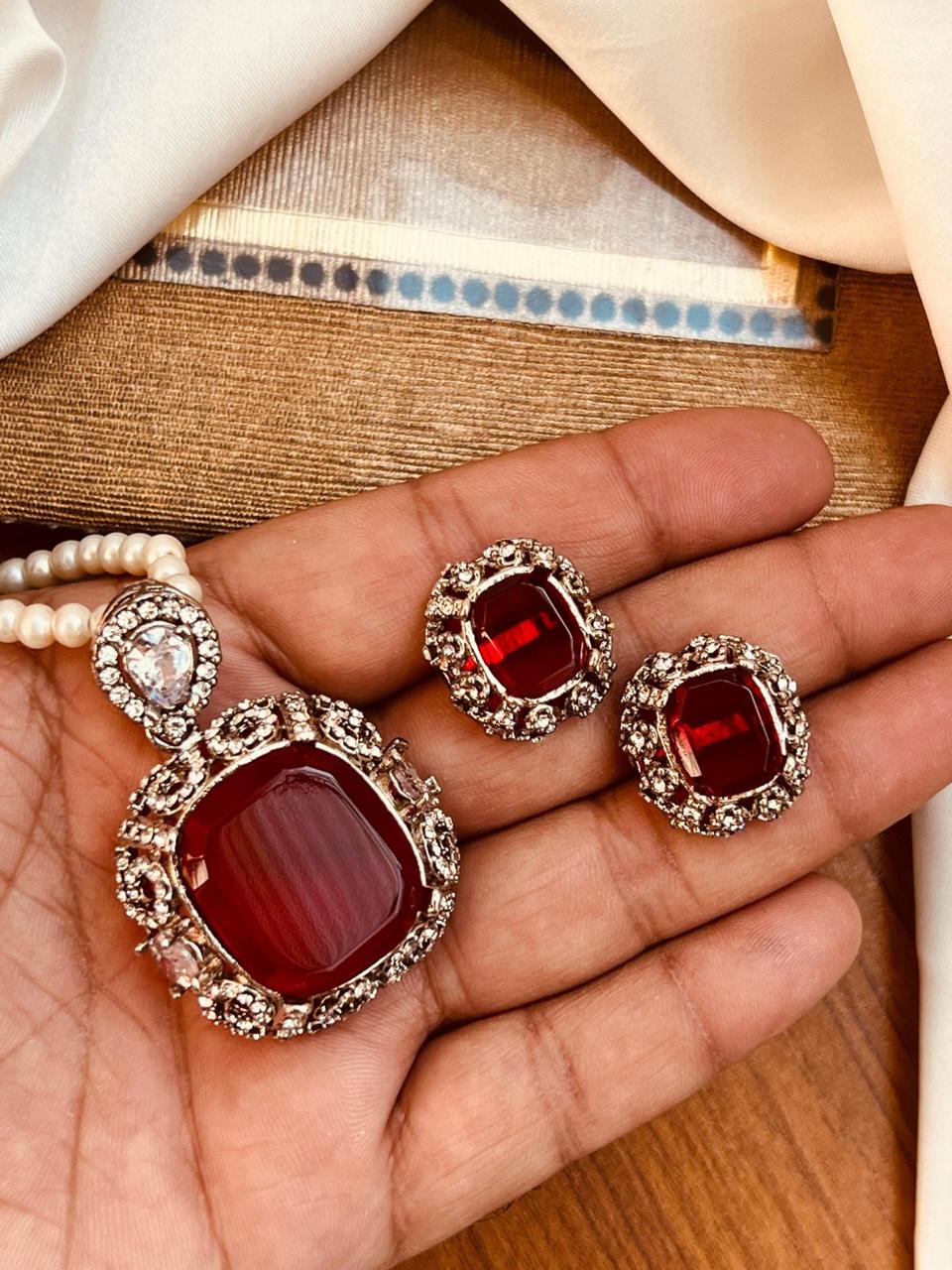 Elegant locket set