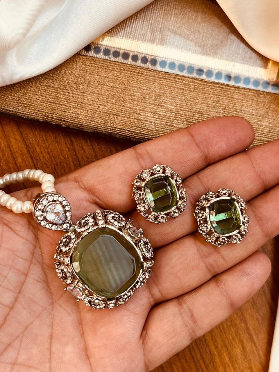 Elegant locket set