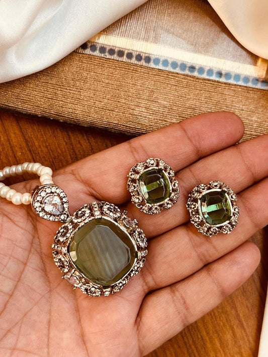 Elegant locket set
