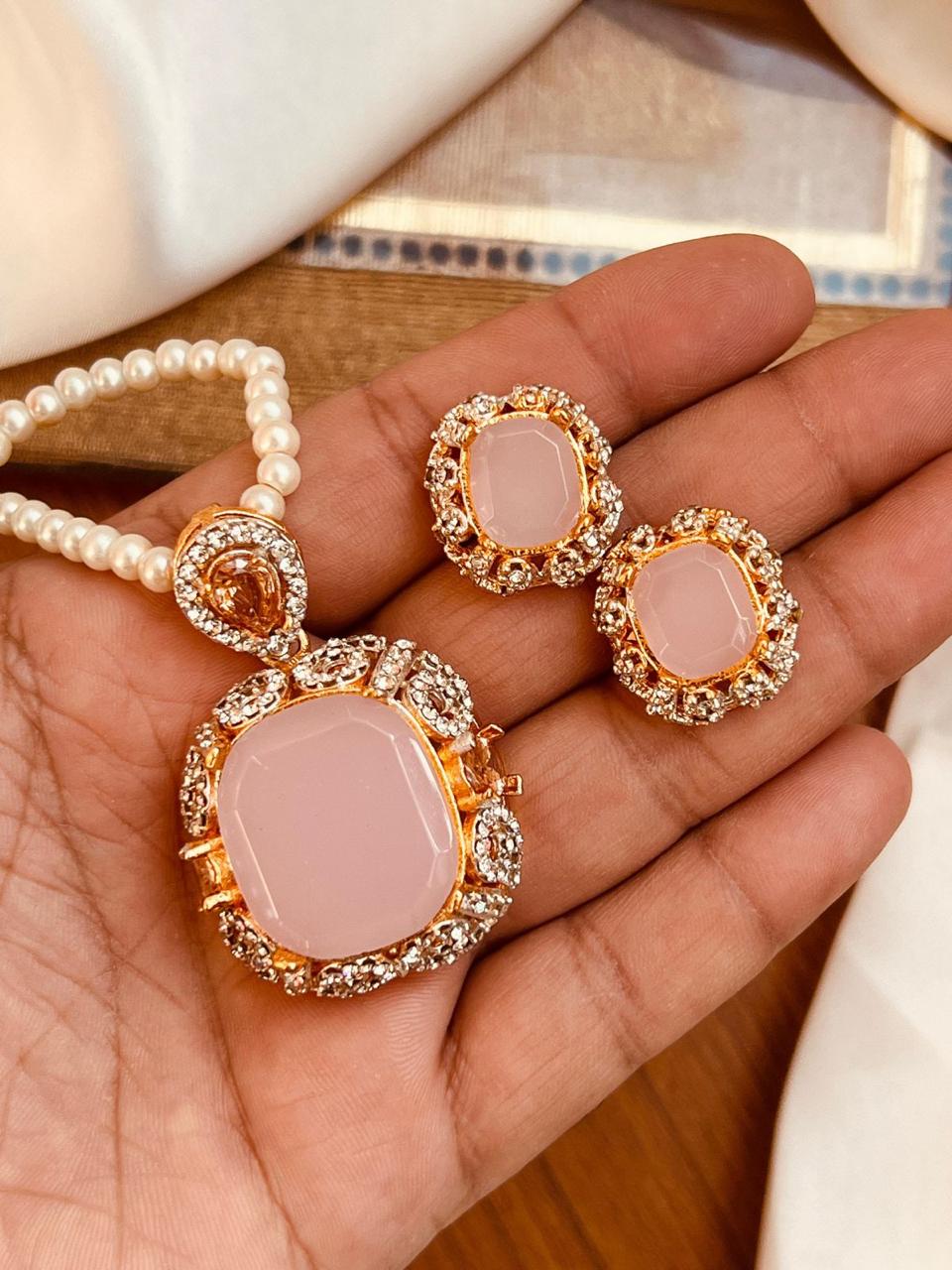 Elegant locket set