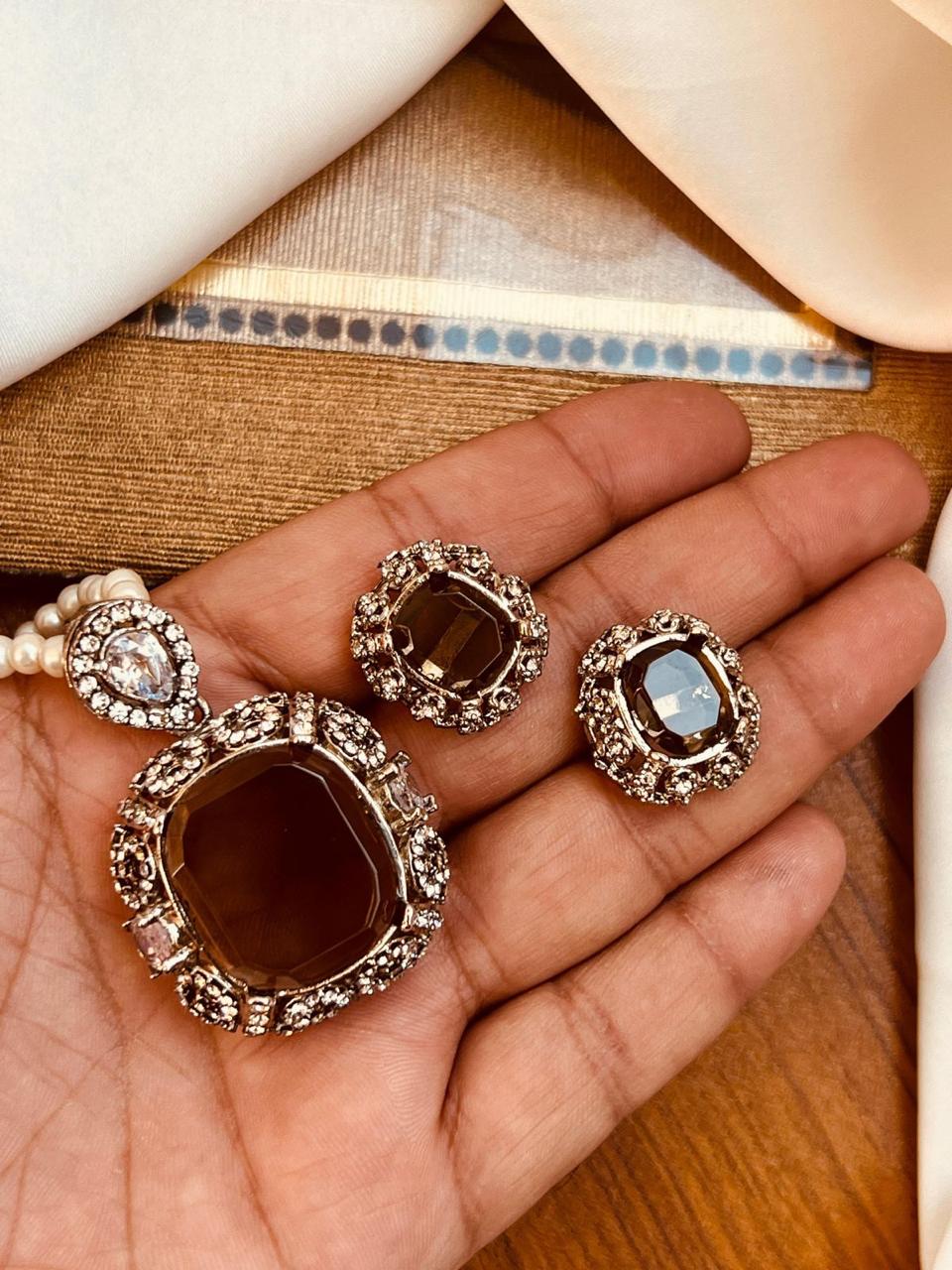Elegant locket set