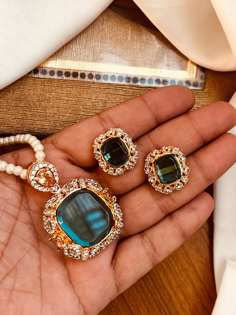 Elegant locket set
