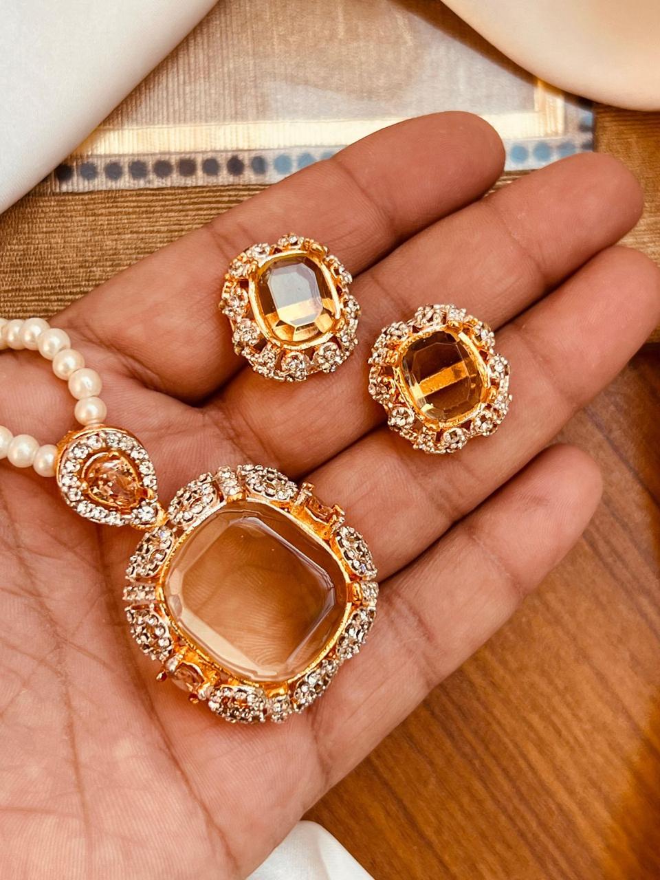 Elegant locket set