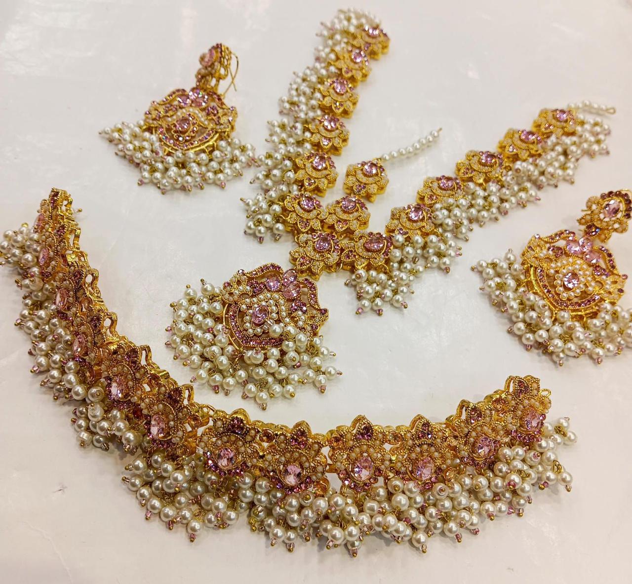 Necklace with Madhavati & fance earring set
