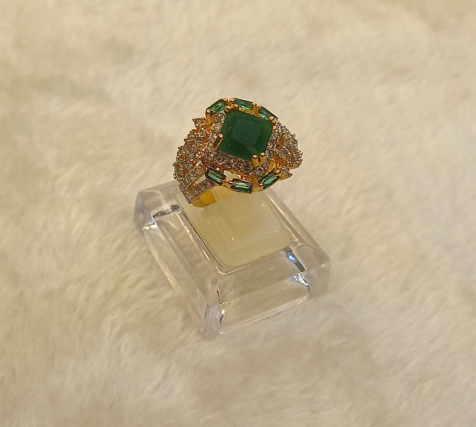 Royal gem ring
