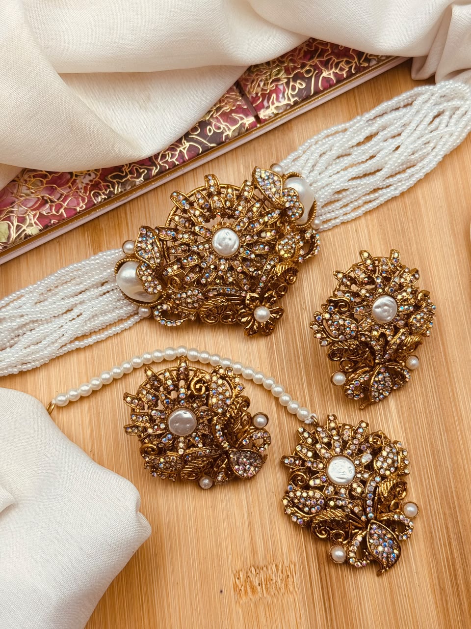 Noor choker set