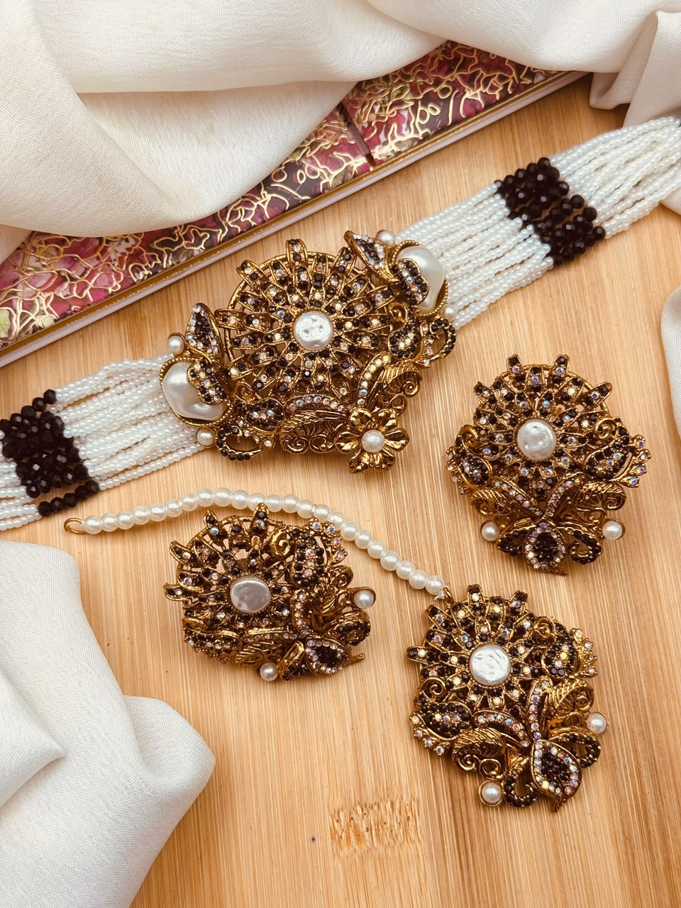 Noor choker set