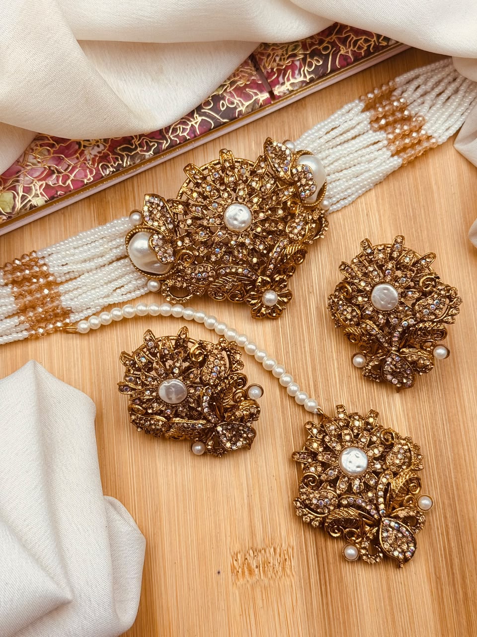 Noor choker set