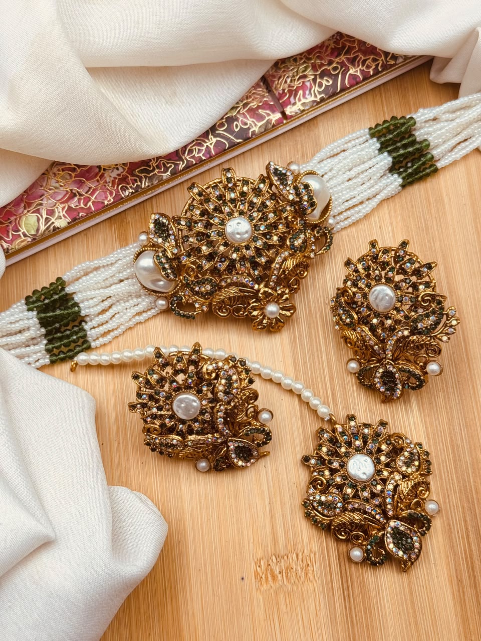 Noor choker set