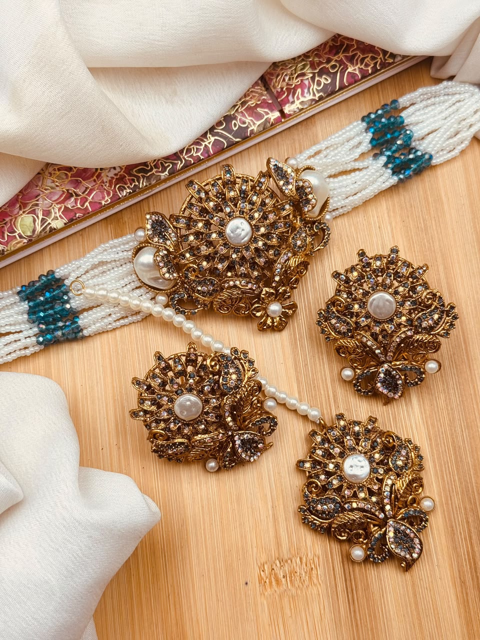 Noor choker set