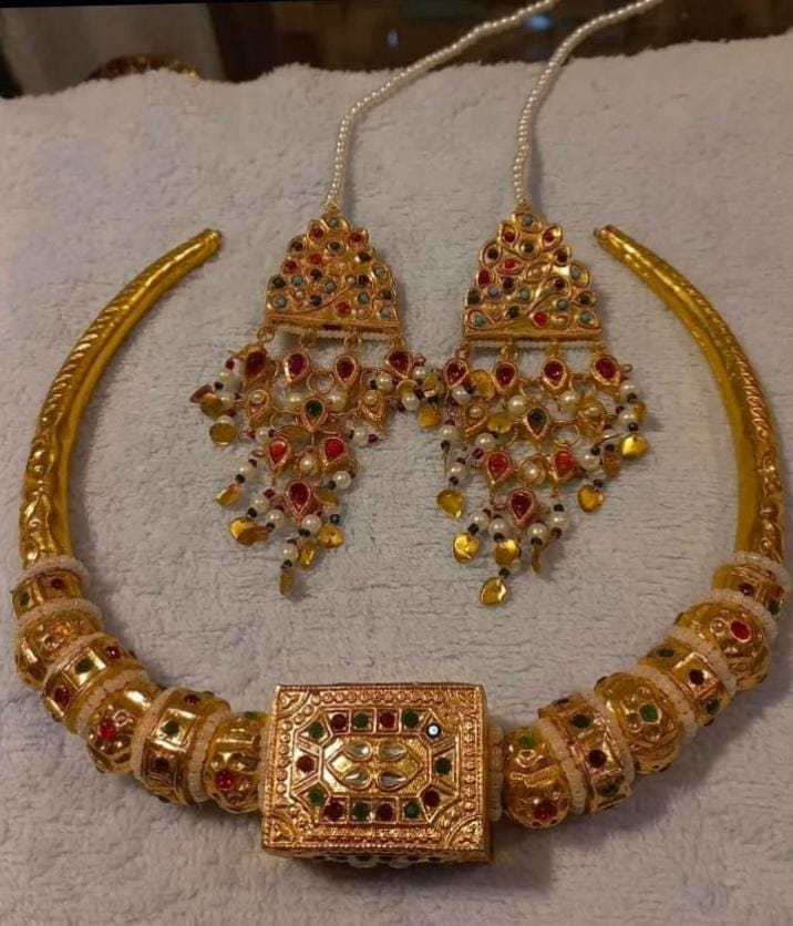 Royal Antique Kundan Collar Necklace Set